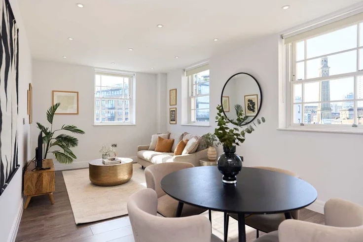Flat Rivers House in Greater London