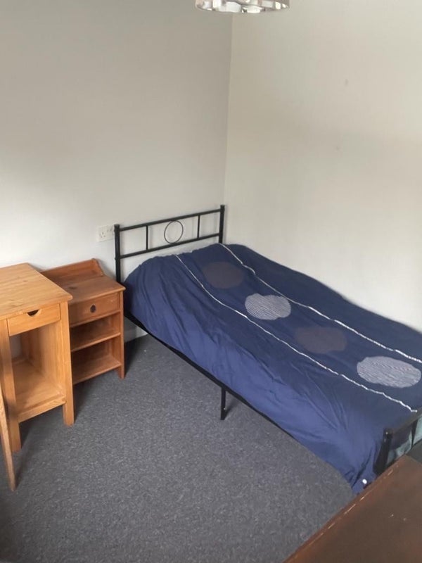 Room Briavels Grove in Bristol