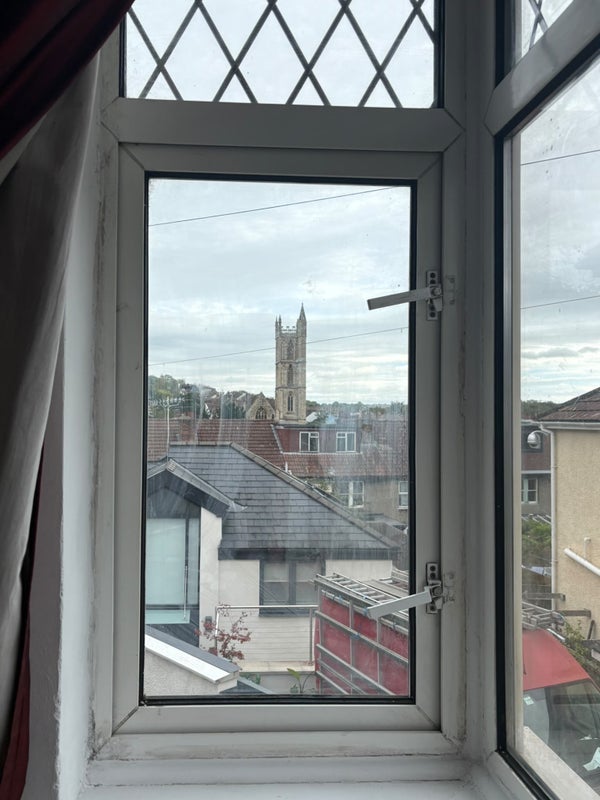 Room Briavels Grove in Bristol