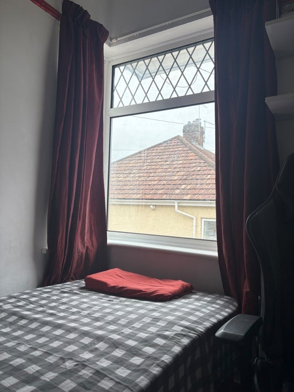 Room Briavels Grove in Bristol