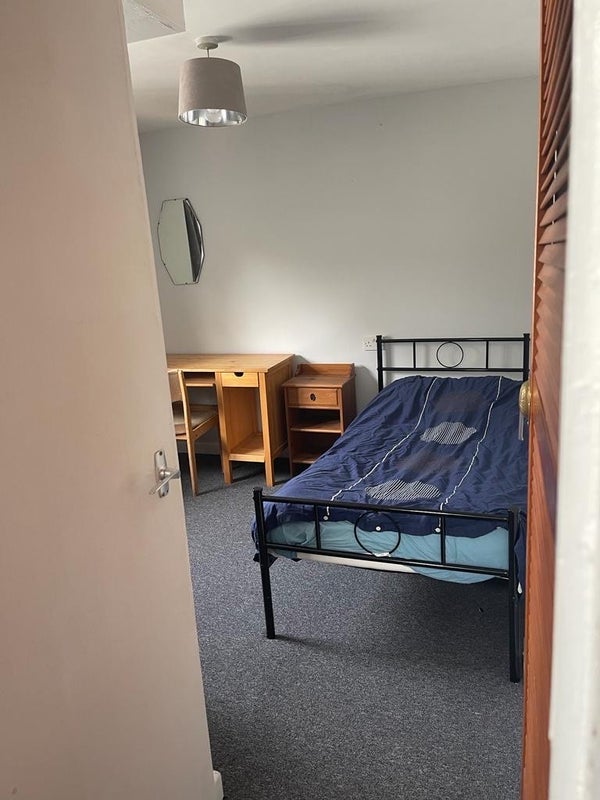Room Briavels Grove in Bristol