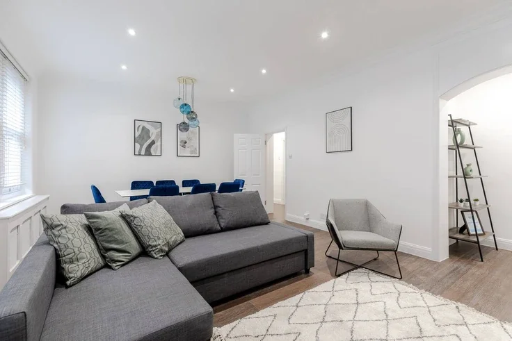Flat Nassau Street in City of Westminster