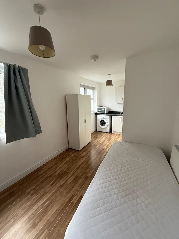 Flat Hollies Way in Hertsmere