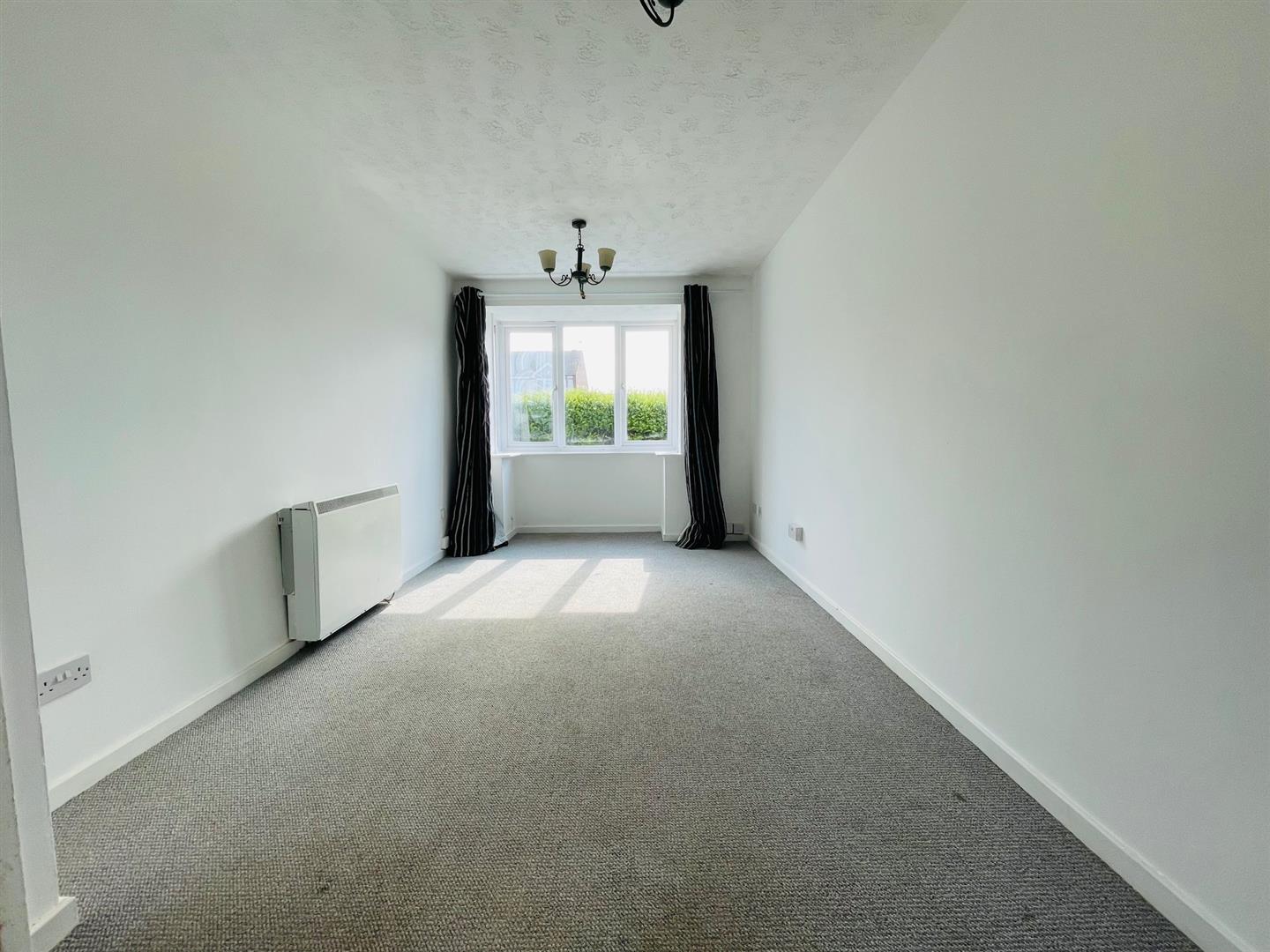 Flat Pickering Close in Leicester
