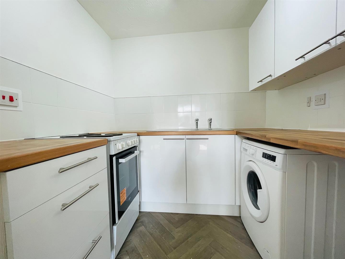 Flat Pickering Close in Leicester