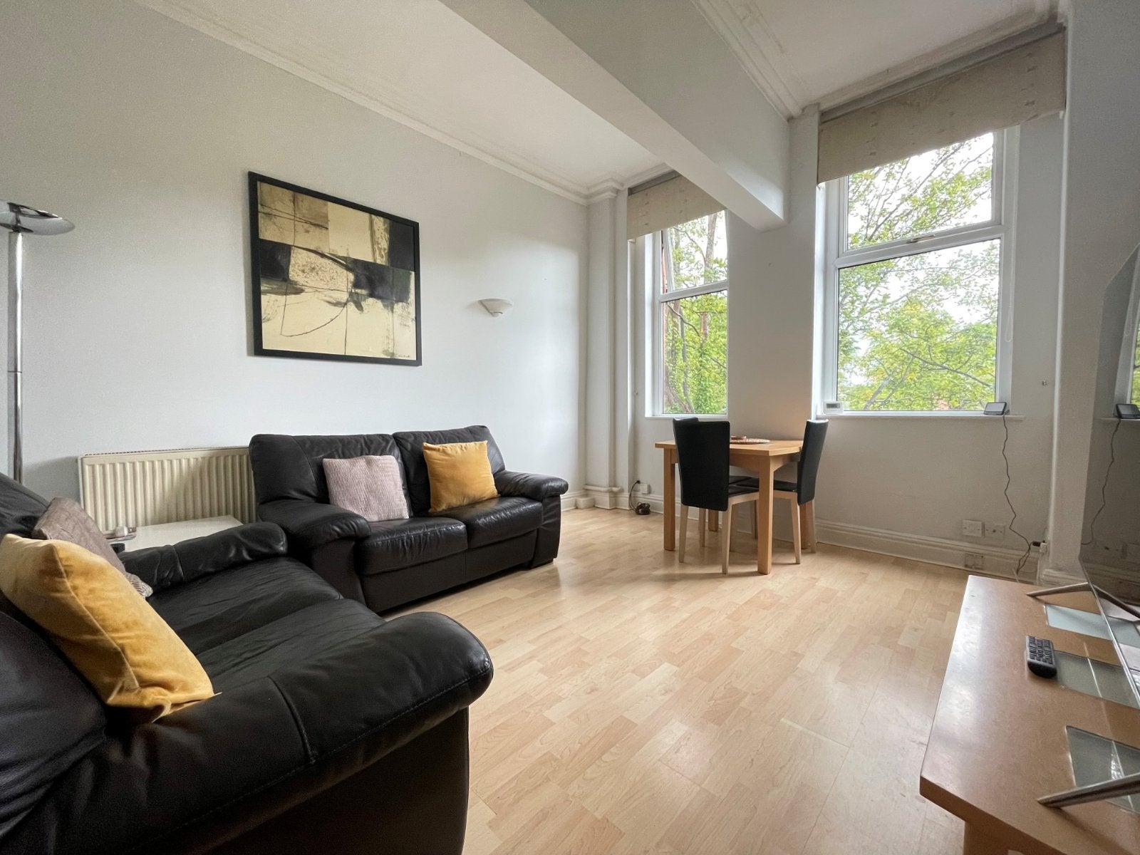 Flat Weetwood Avenue in Leeds