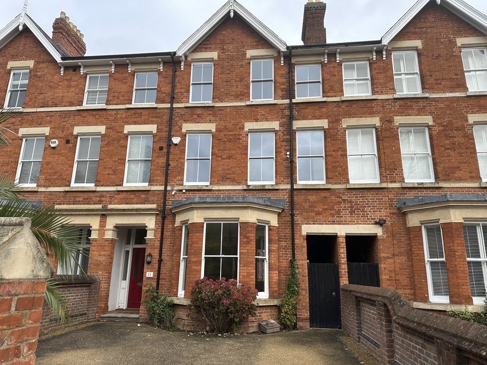 House Lansdowne Road in Bedford