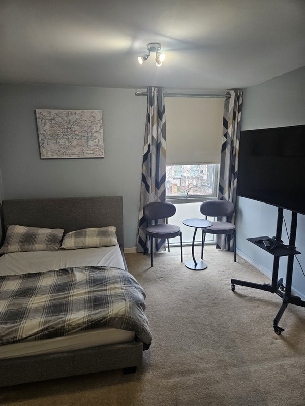 Room Bloomfield Road in Greater London