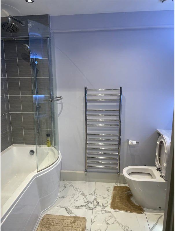 Room Bloomfield Road in Greater London