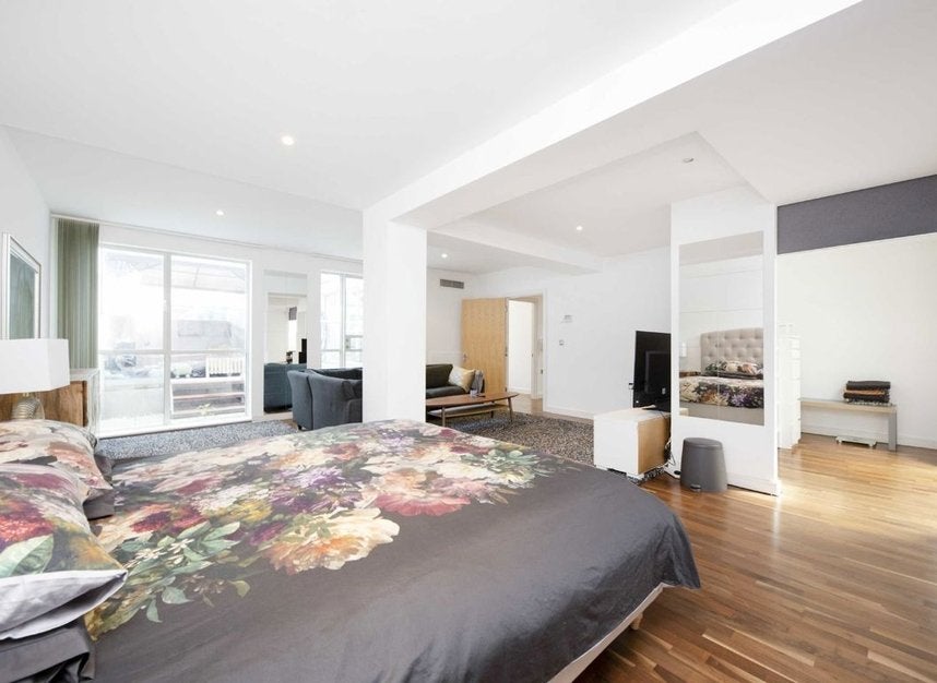 Flat Great West Road in Greater London