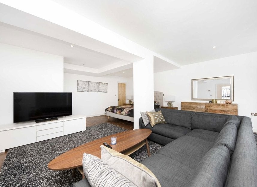 Flat Great West Road in Greater London