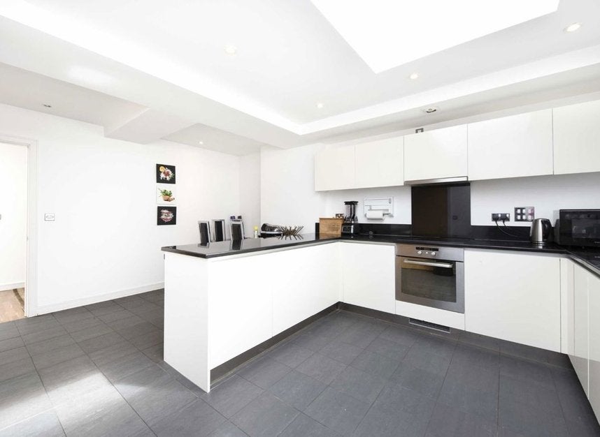 Flat Great West Road in Greater London