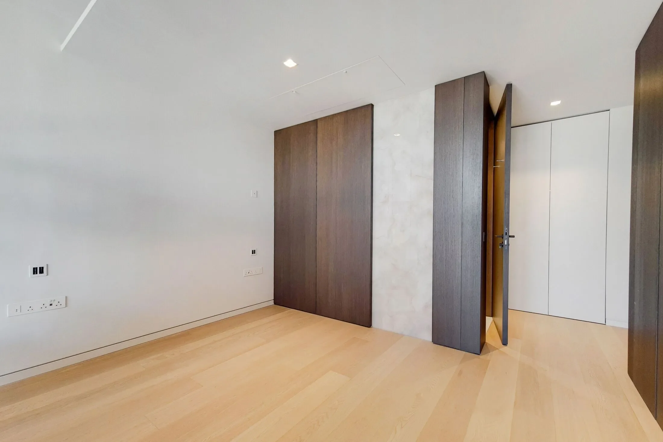 Flat Sutton Walk in Greater London