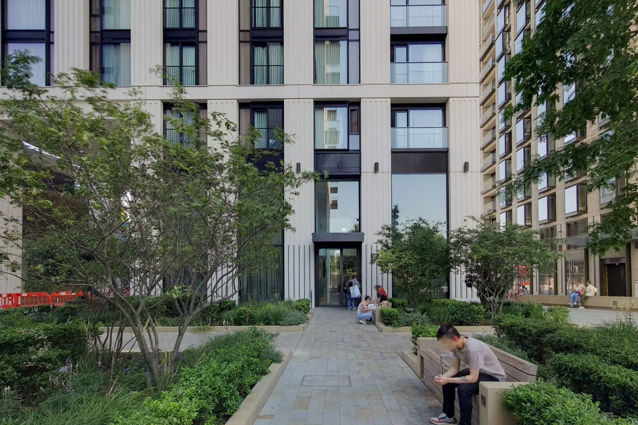Flat Sutton Walk in Greater London