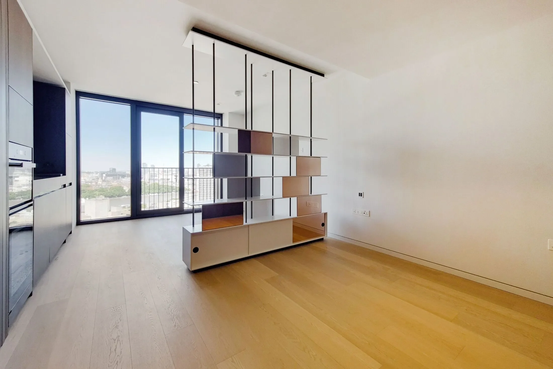 Flat Sutton Walk in Greater London