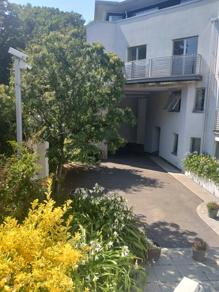 Flat Lansdowne Lane in Greater London