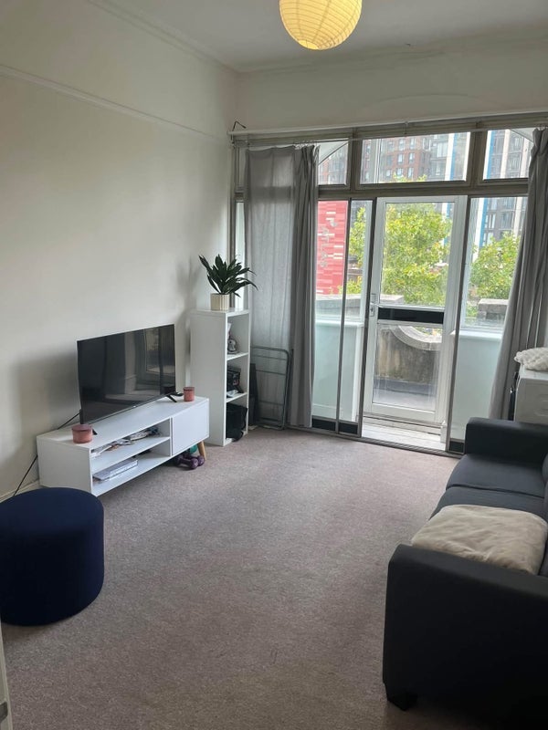 Flat Langley Lane in Greater London