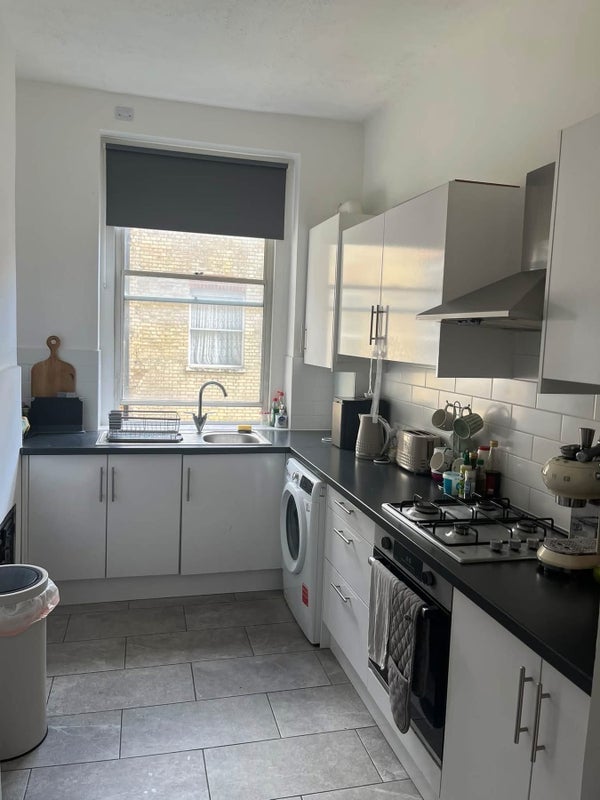 Flat Langley Lane in Greater London