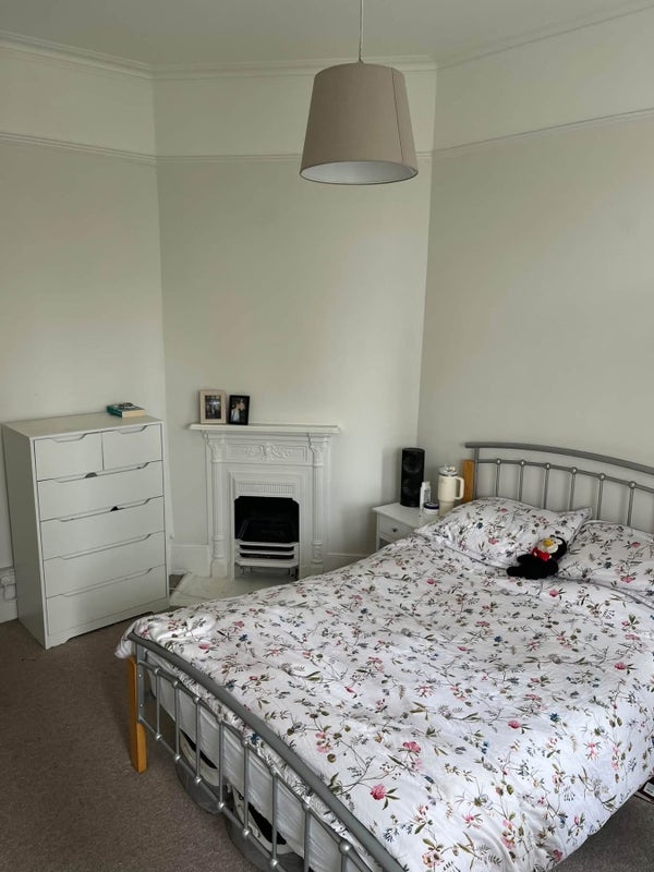 Flat Langley Lane in Greater London