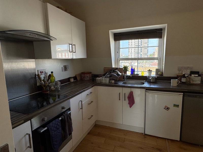 Room Camberwell Road in Greater London