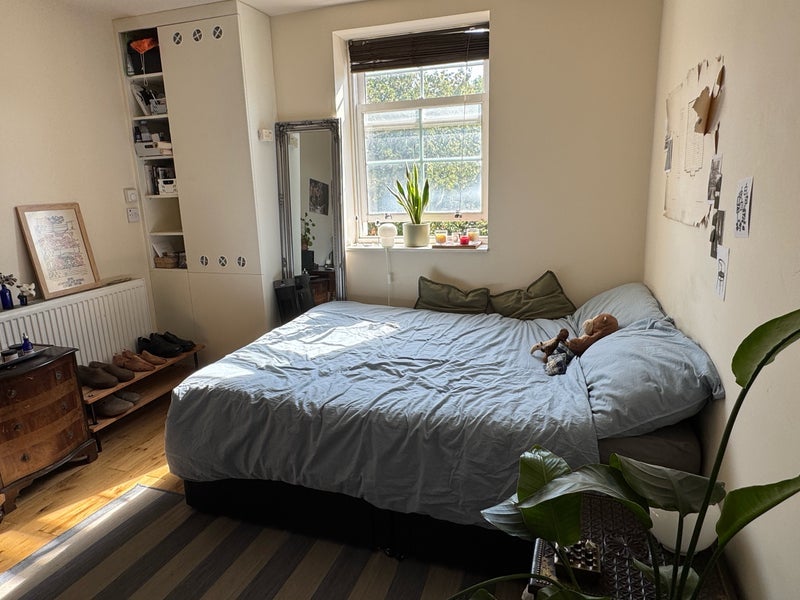 Room Camberwell Road in Greater London