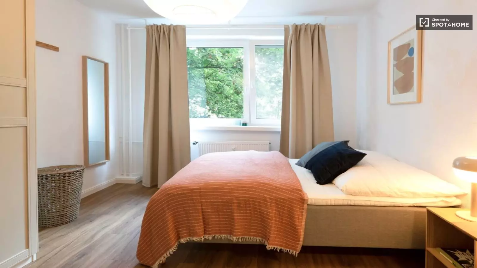 Zimmer Mittelbruchzeile in Berlin