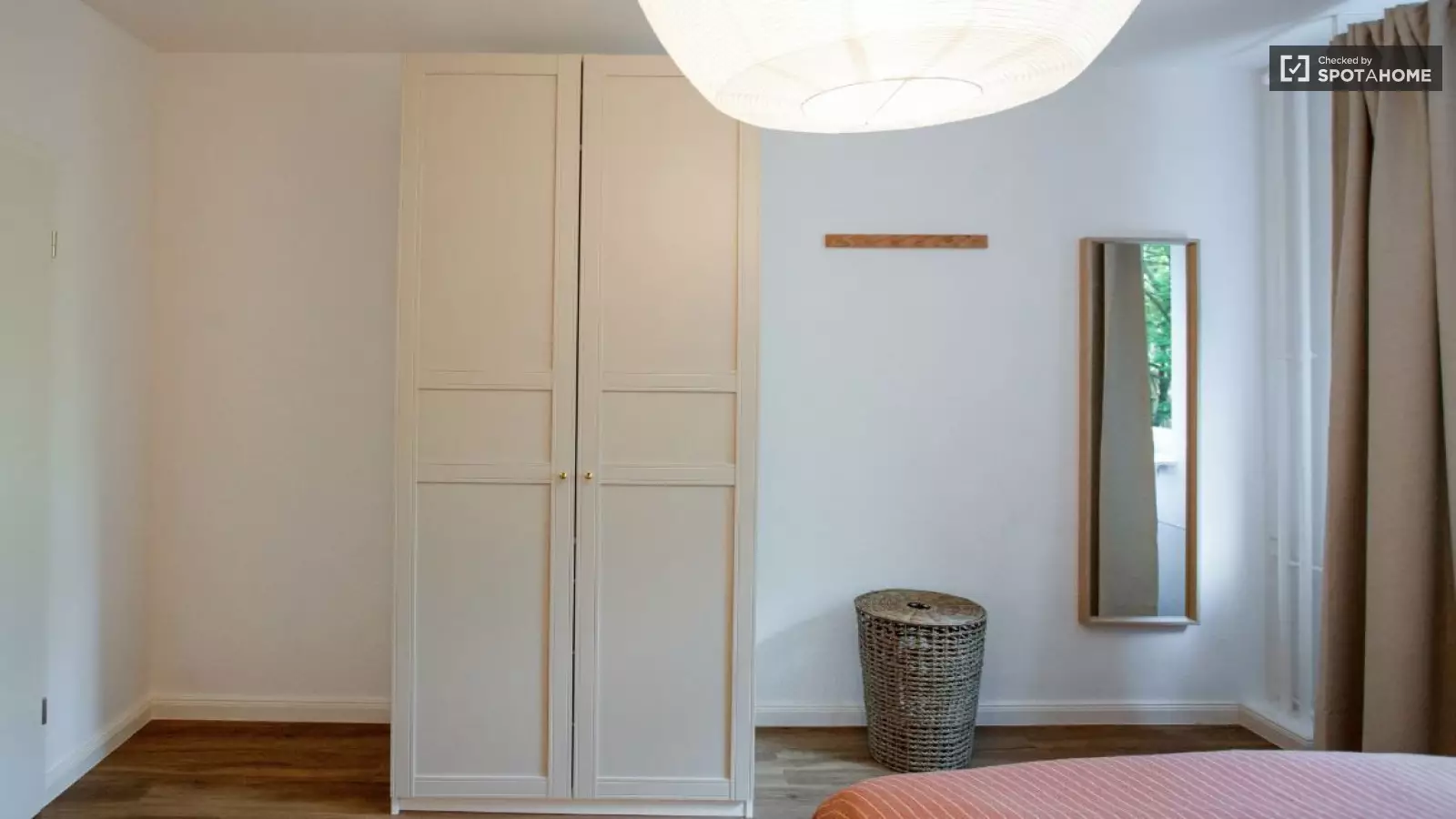 Zimmer Mittelbruchzeile in Berlin