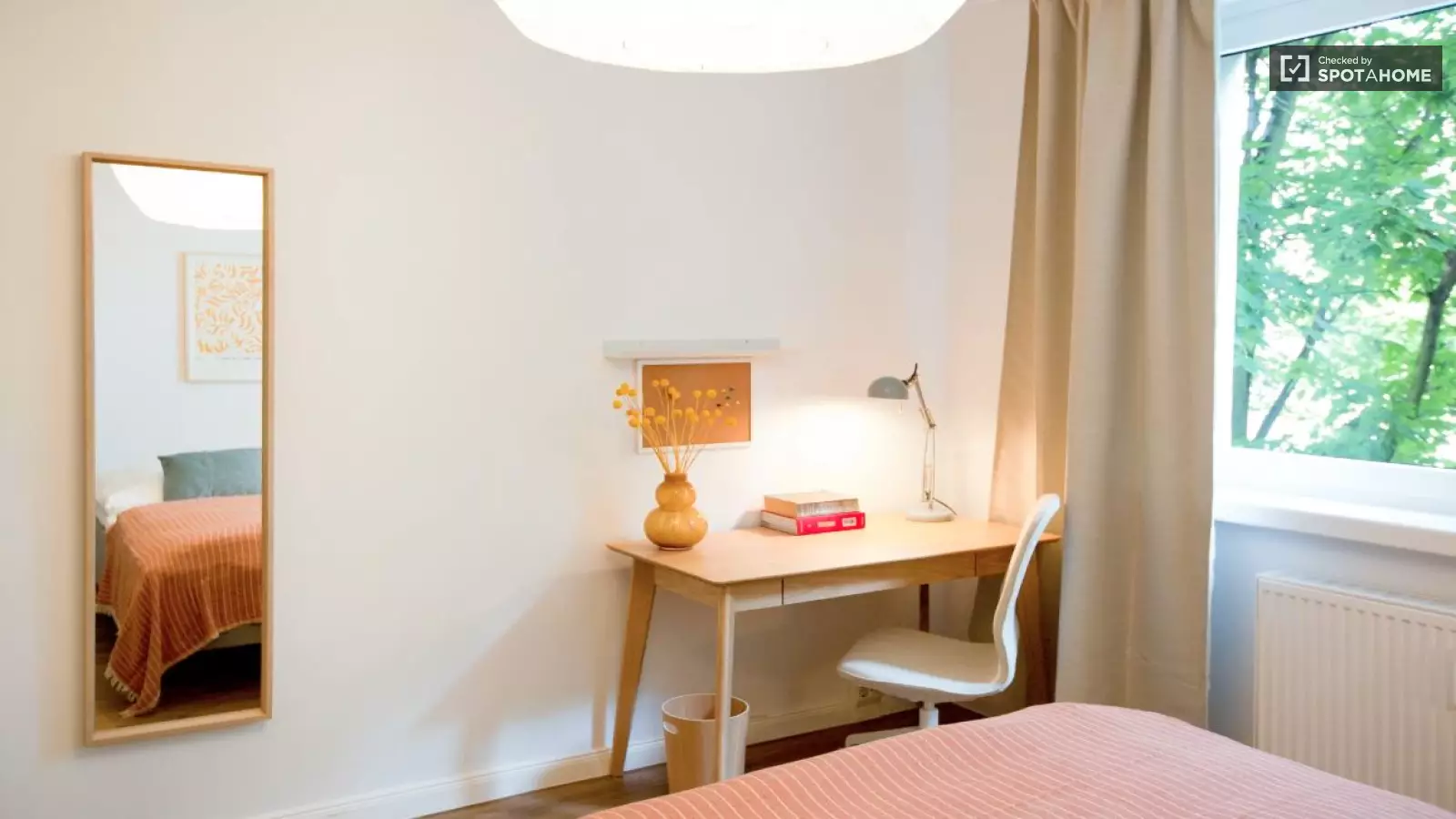 Zimmer Mittelbruchzeile in Berlin