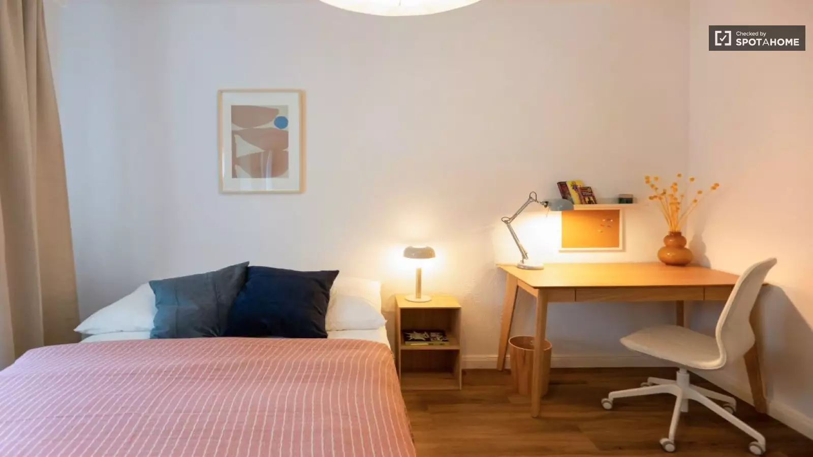 Zimmer Mittelbruchzeile in Berlin