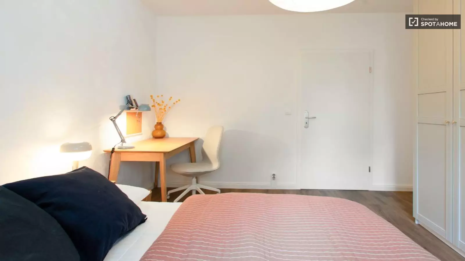 Zimmer Mittelbruchzeile in Berlin