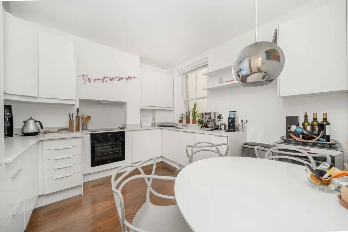 Flat Queen's Club Gardens in Greater London