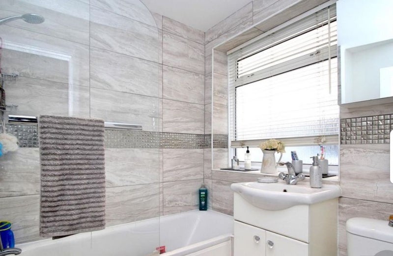Room Sandhurst Road in Greater London