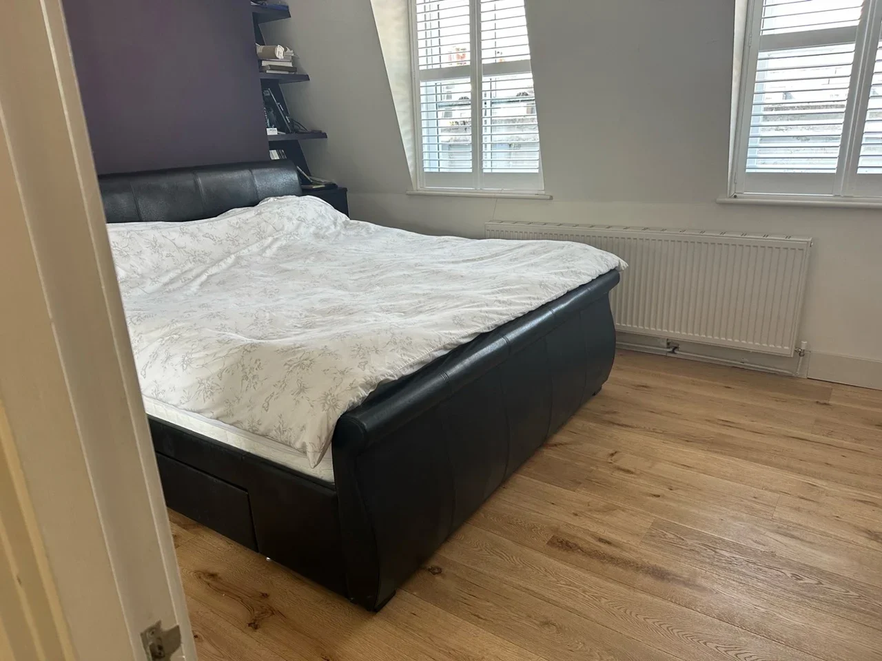 Room Knowsley Road in Greater London