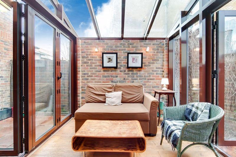 House Lamplighter Close in Greater London