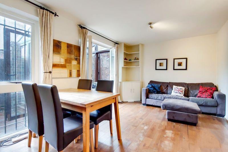 House Lamplighter Close in Greater London