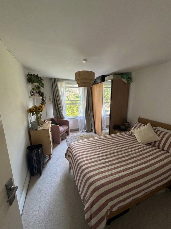 Room Graham Road in Greater London