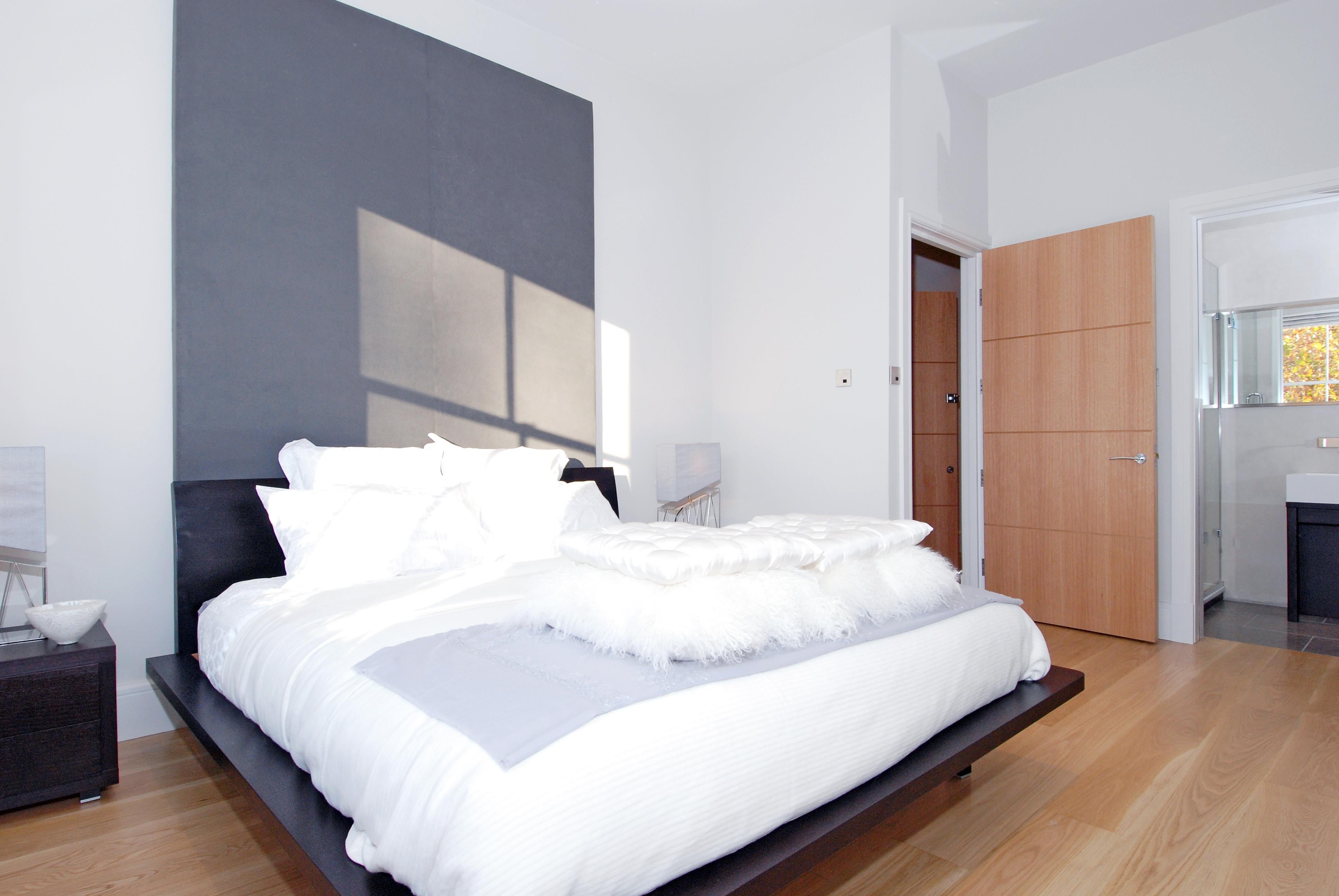 Flat Kynance Mews in Greater London