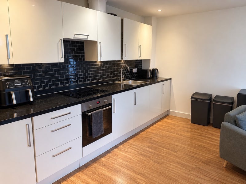 Room Elmira Way in Salford