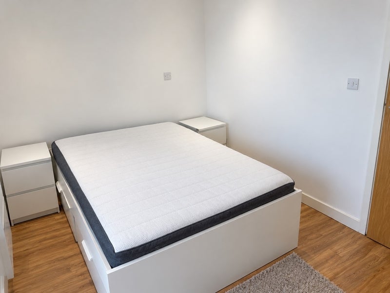 Room Elmira Way in Salford