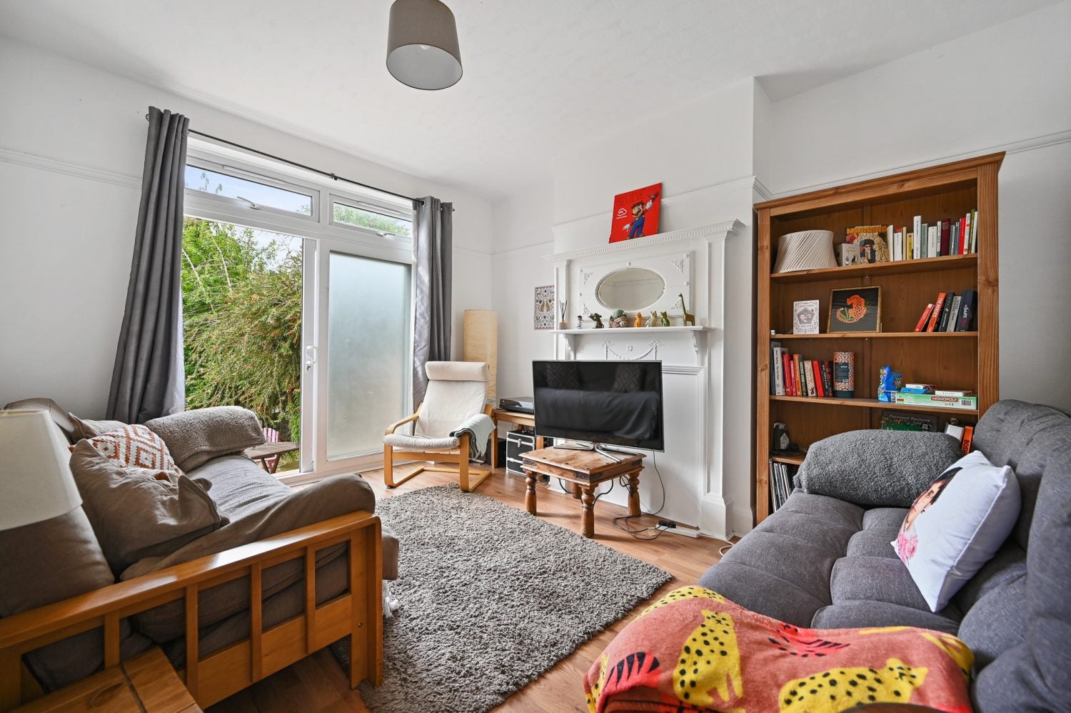 Flat Dollis Hill Lane in Greater London