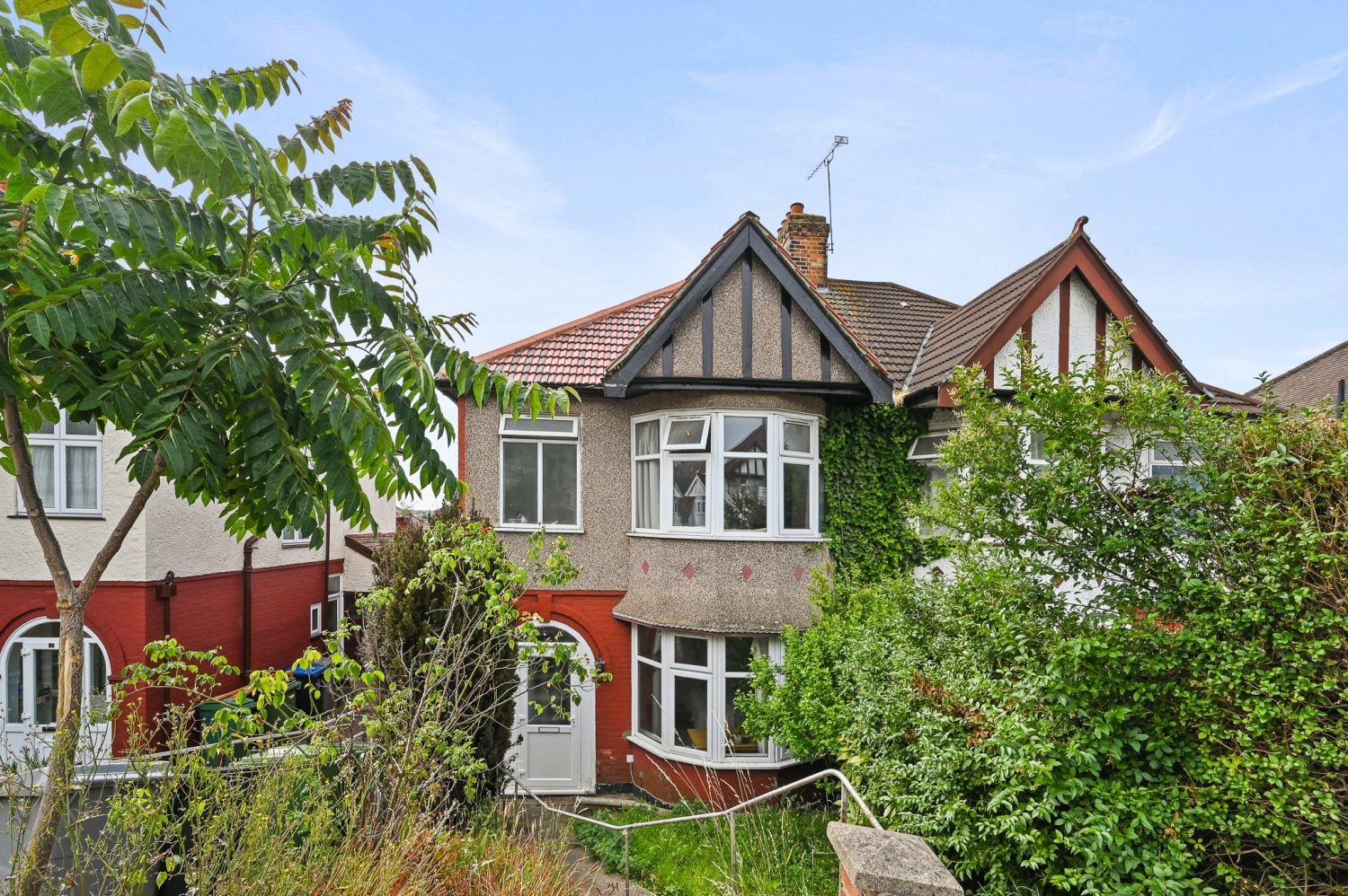 Flat Dollis Hill Lane in Greater London