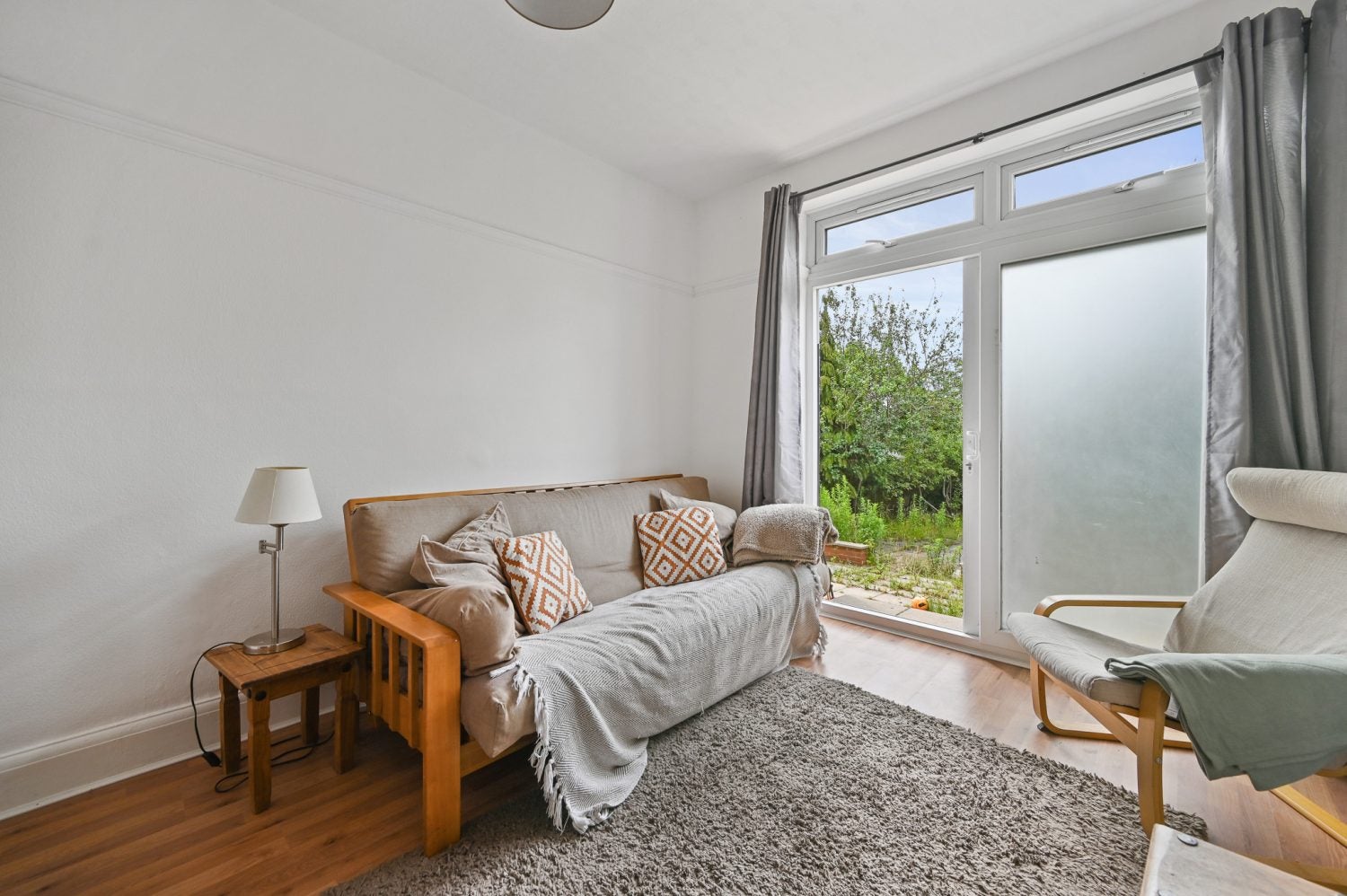 Flat Dollis Hill Lane in Greater London