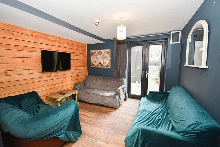 Room Shire Oak Road in Leeds