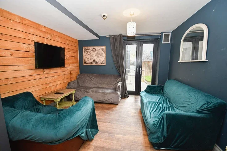 Room Shire Oak Road in Leeds