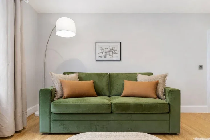 Flat Pepys Street in City of London