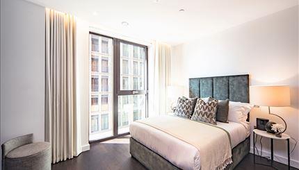 Flat Ponton Road in Greater London