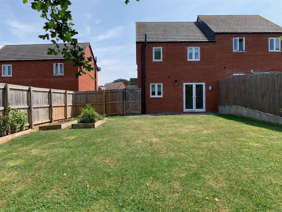 House Lloyd Way in Sheet