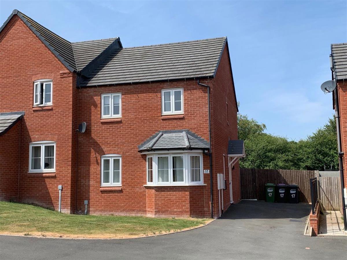 House Lloyd Way in Sheet