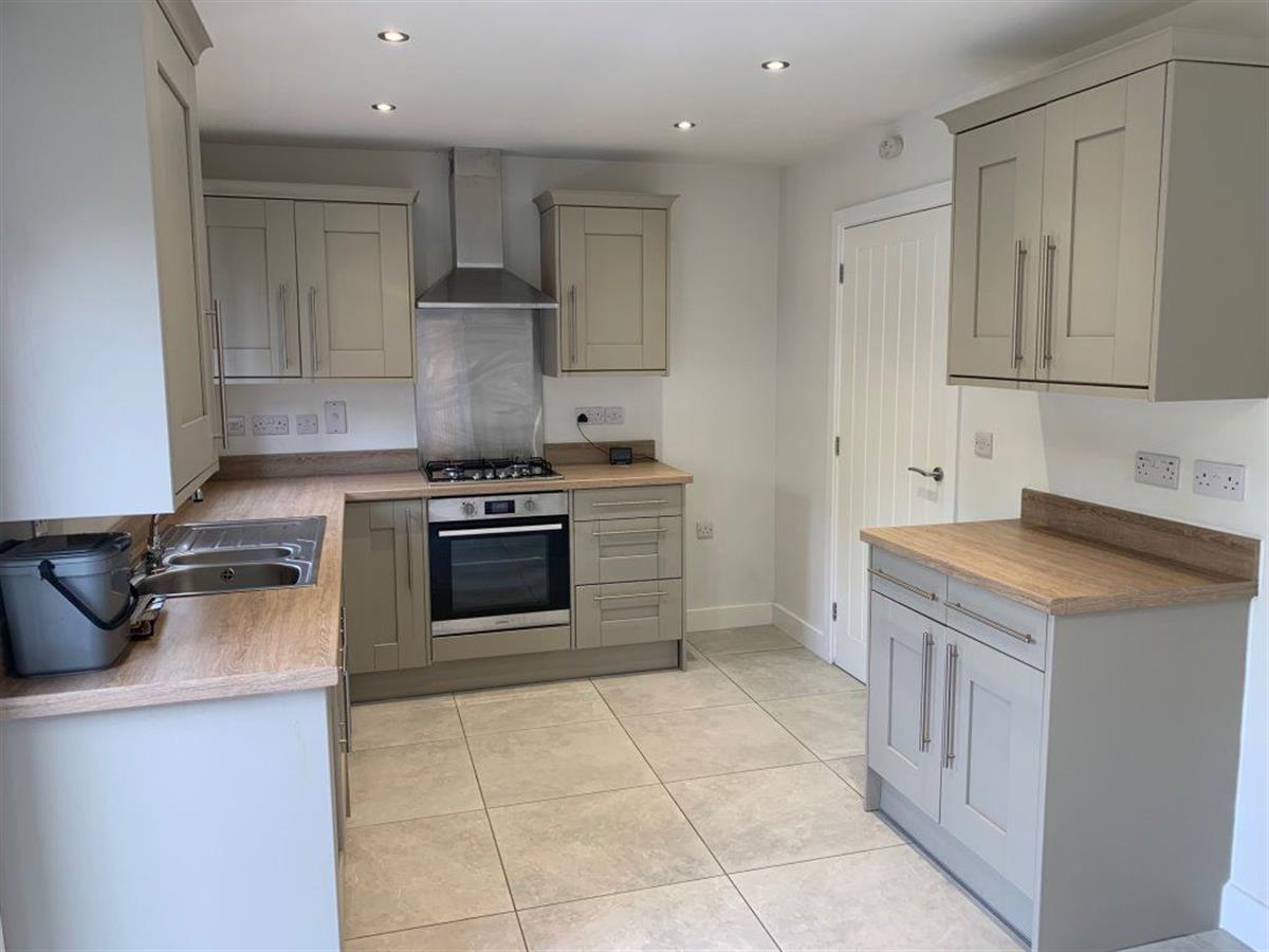 House Lloyd Way in Sheet