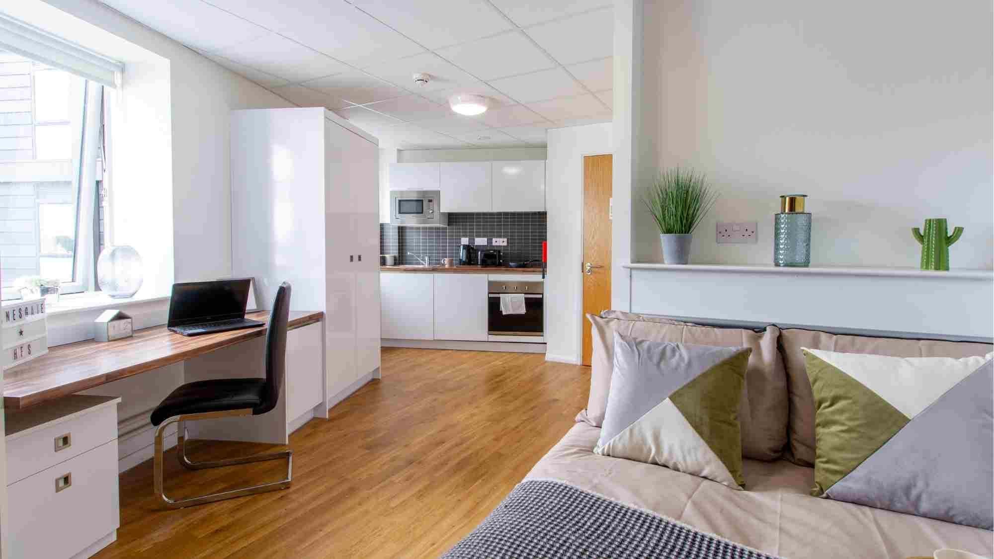 Flat Clasketgate in Lincoln